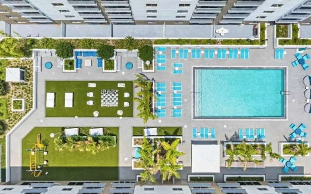 Landing Apartments - Pompano Beach
