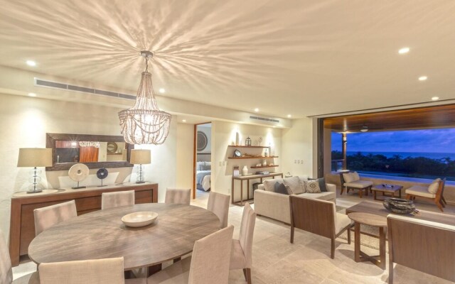 Sunny Vacation Condo 4