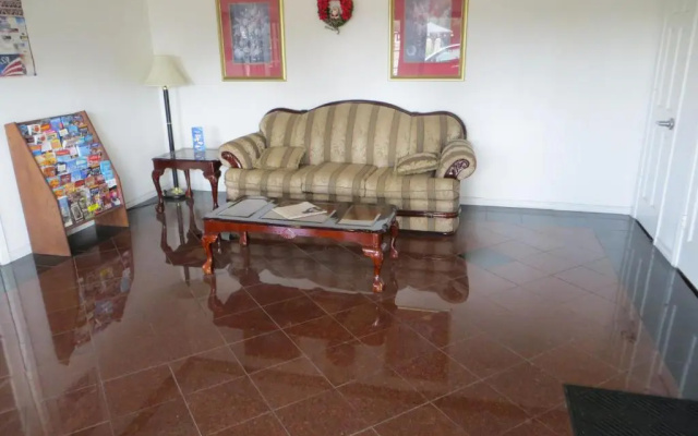 The Executive Inn & Suites