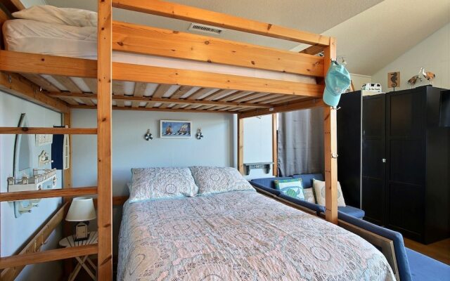 27 Oceans Door East Studio Bedroom Condo by RedAwning