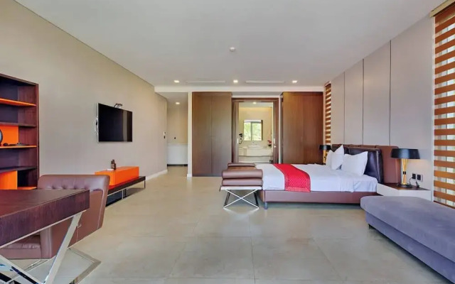 Luxe 6BR Beachfront Villa: Group Getaway Haven