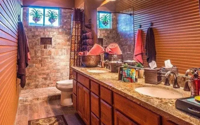 Four Peaks B and B Romantic Getaway