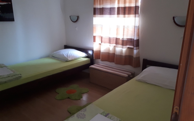 Apartment Mari - 100 m from beach: A2 Petrcane, Zadar riviera