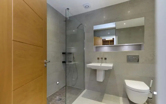 The Ascot Escape - Stylish 4bdr With Courtyard