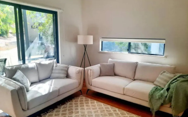 South-West getaway! Pool, tennis & Foxtel