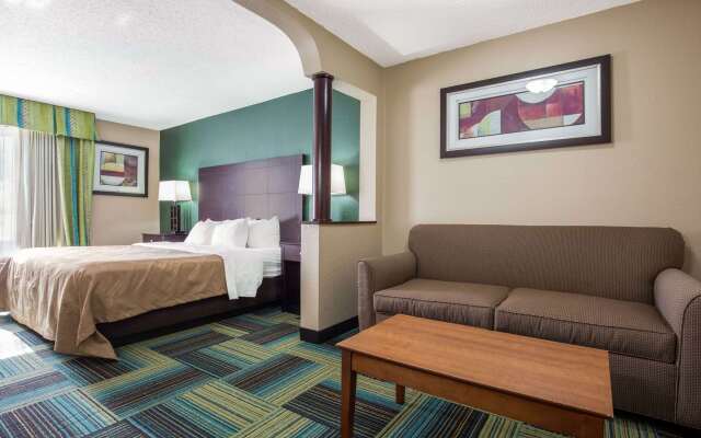 Quality Inn and Suites Arnold - St Louis
