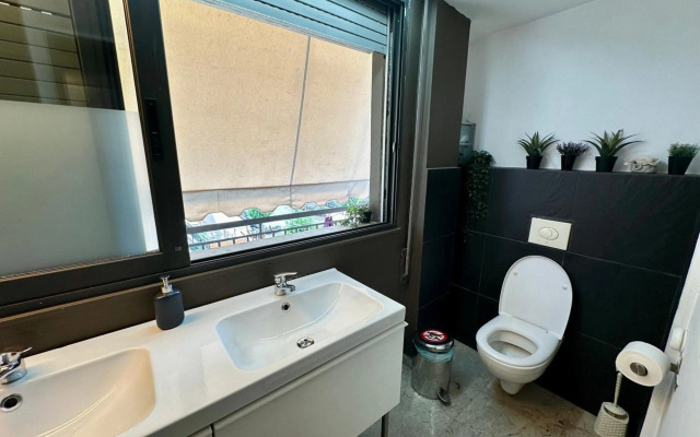 Sleeps 4 close to Iaso Oaka Mitera