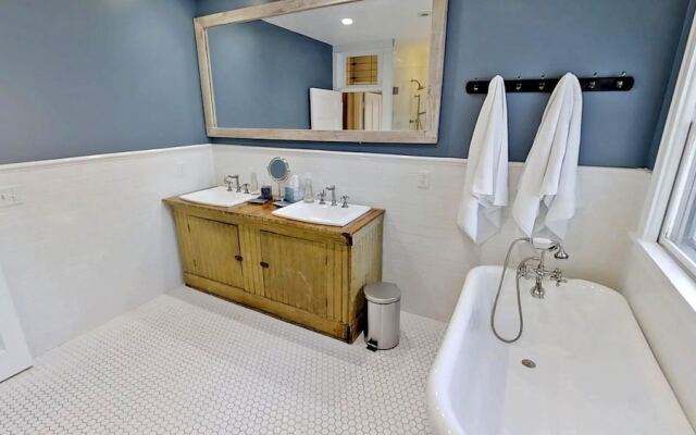 Linden Hills Luxury Charmer
