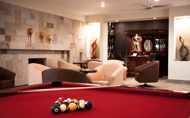 Hotel Ecce Inn & Spa