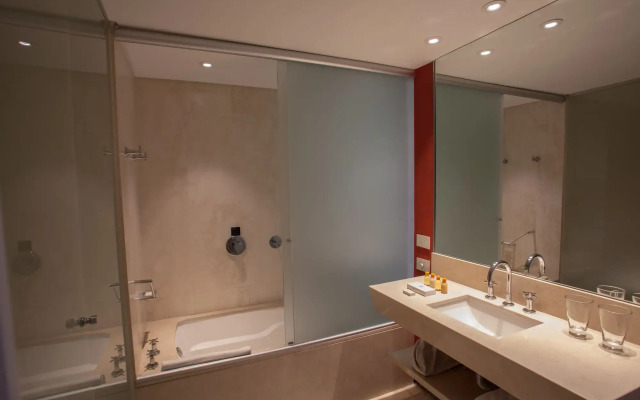 Pullman Rosario City Center Hotel