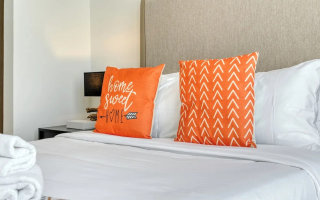 PVH - 1BR Lagoon View - District One