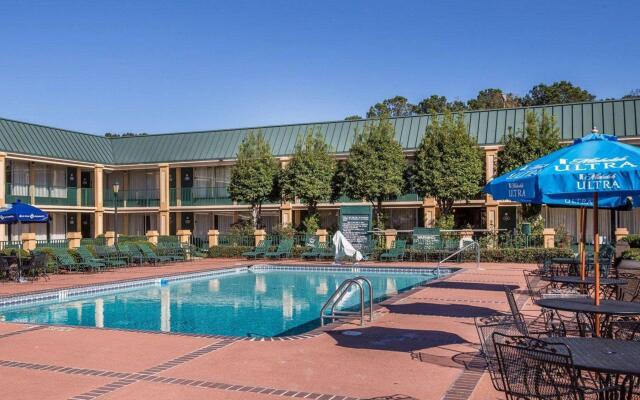 Quality Inn Richmond Hill - Savannah I-95
