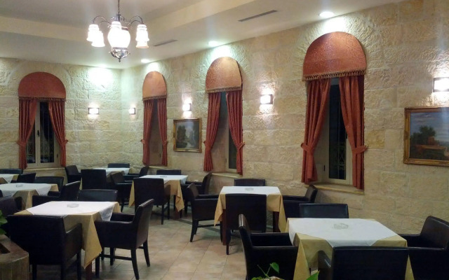 Alhambra Palace Hotel Suites