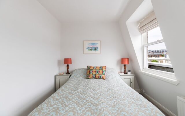 JOIVY Pimlico Flat with Terrace for 3