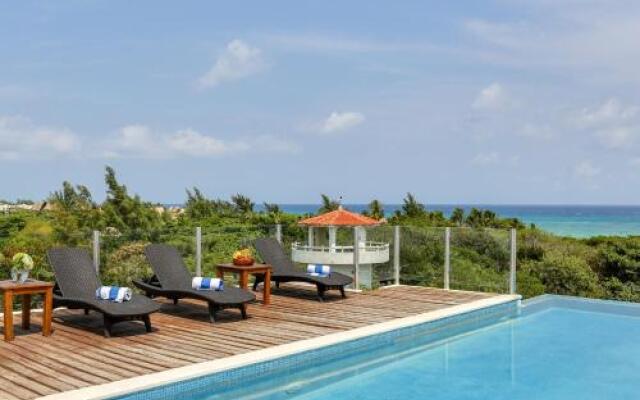 La Vista by Las Flores