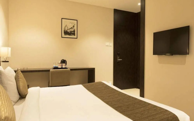 Hotel Pragati Manor