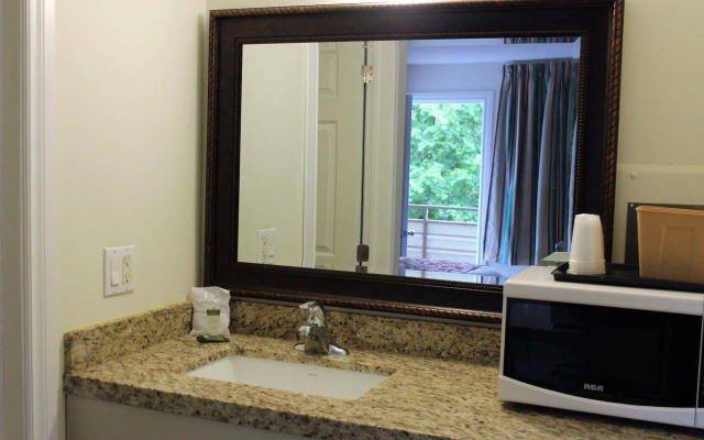 Wharncliffe Suites Motel