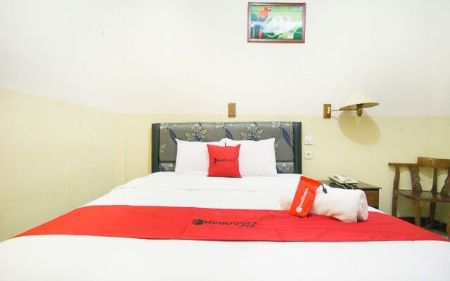 RedDoorz Plus near Pelabuhan Bitung