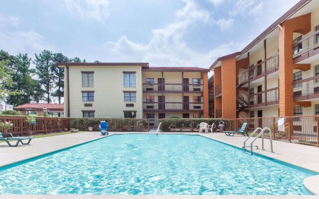 Knights Inn - Lithonia