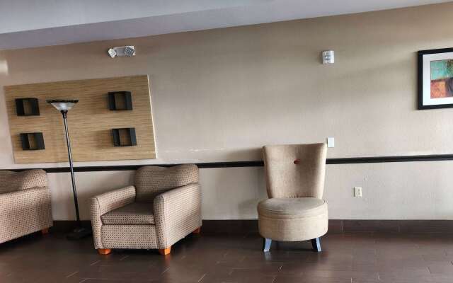 Days Inn & Suites by Wyndham Houston / West Energy Corridor