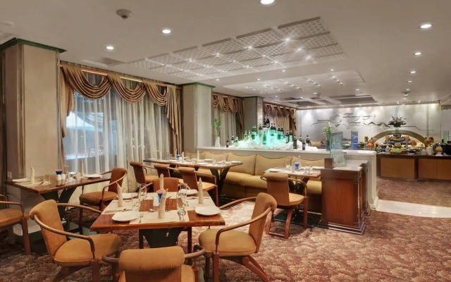 Hotel Kohinoor Continental, Airport