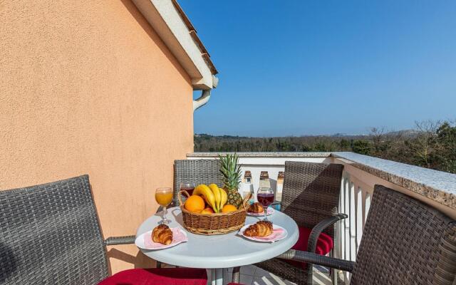 Graceful Apartment in Banjole near Beach Centinera