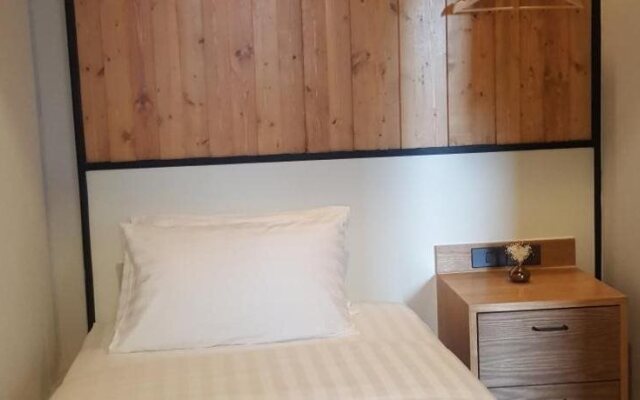 Saya Loft Hostel Lopburi