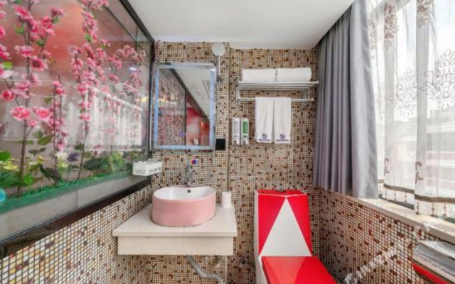 Qingman Light Luxury Hotel (Linping Qiosi Subway Station)