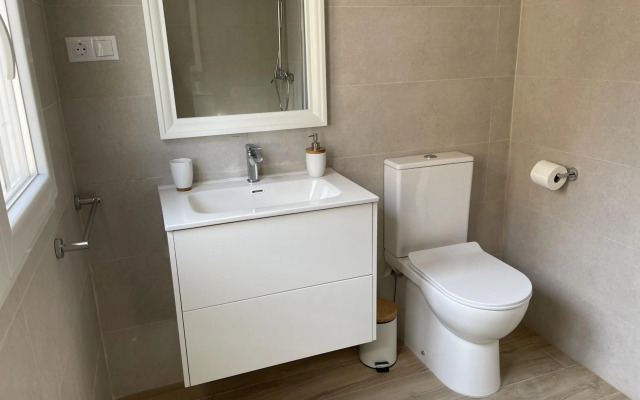 Chalet a estrenar - Playa Oliva Nova. Piscina & Padel