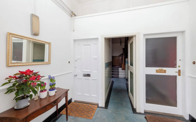 Spacious 2-Bedroom Ground Floor Flat