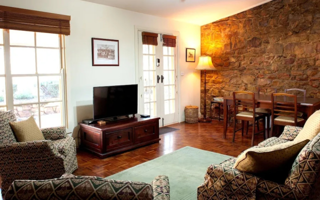 Byronsvale Vineyard and Accommodation