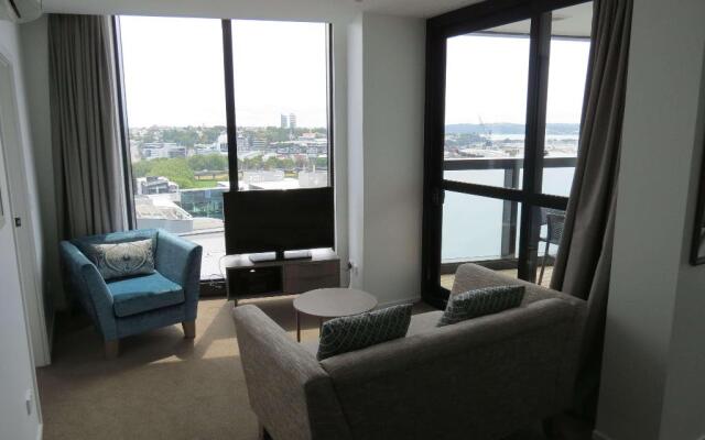 Ramada Suites By Wyndham Victoria Street West