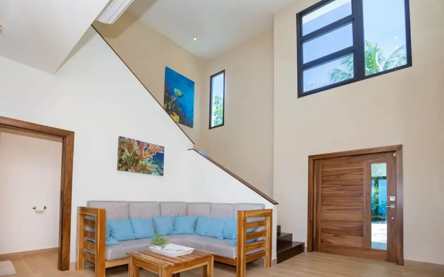 West Bay Breeze 3 Bedroom Home by RedAwning