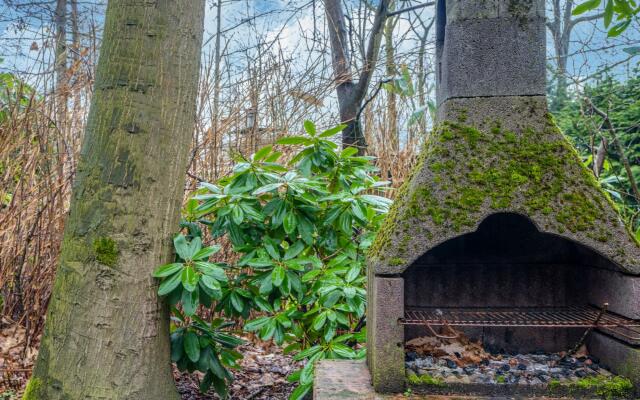 Lanaken Lakeside Cabin Stay