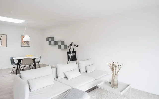 Fantastic Apartment w French Balcony