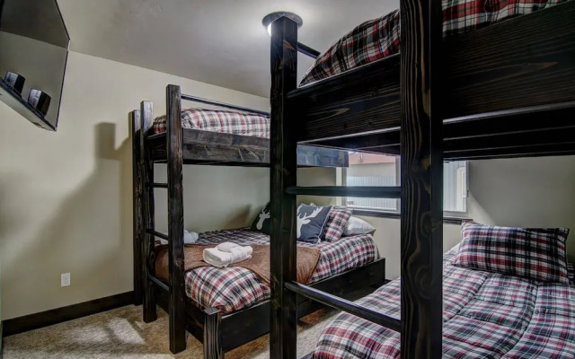 Silver Pines - Ski or Summer 30+ day Home
