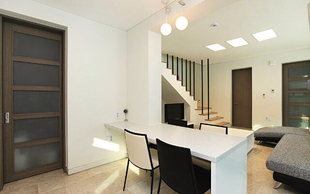 Gapyeong baeknak Flat House