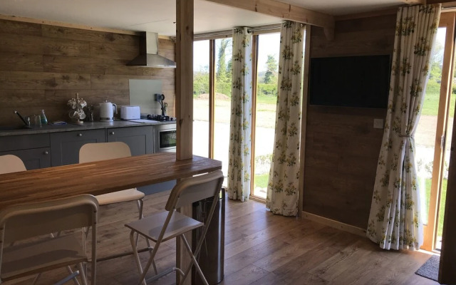 Orchard Glamping - Apartment Pod - Blossom