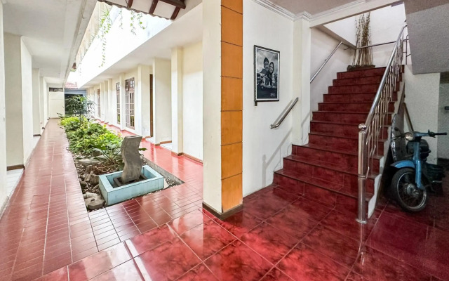 OYO 759 Hotel Dewi Sri