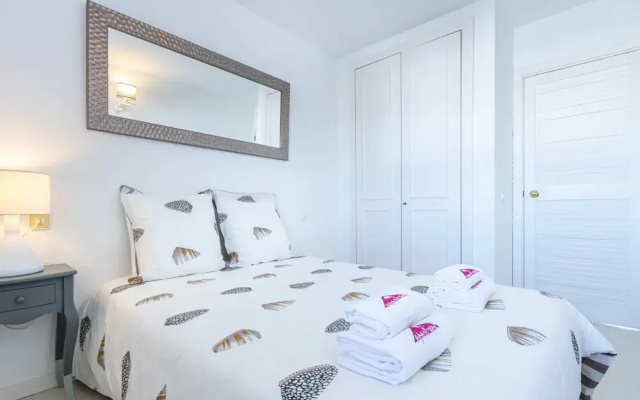 Apartment in Empuriabrava Near Sandy Beach