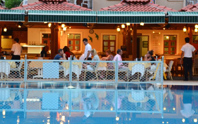 Perdikia Beach Hotel