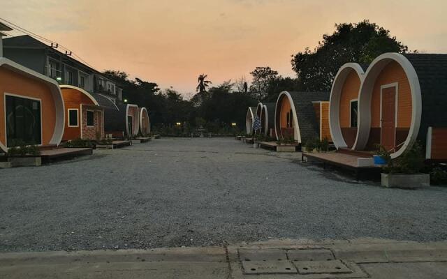 Tiny Hut Resort by vava
