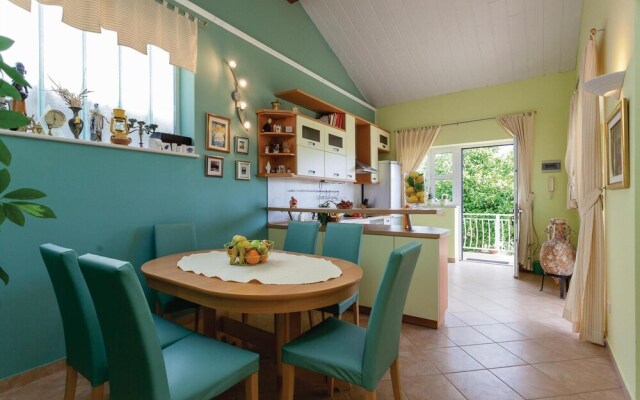 Stunning Home in Zaton Mali With Wifi and 4 Bedrooms