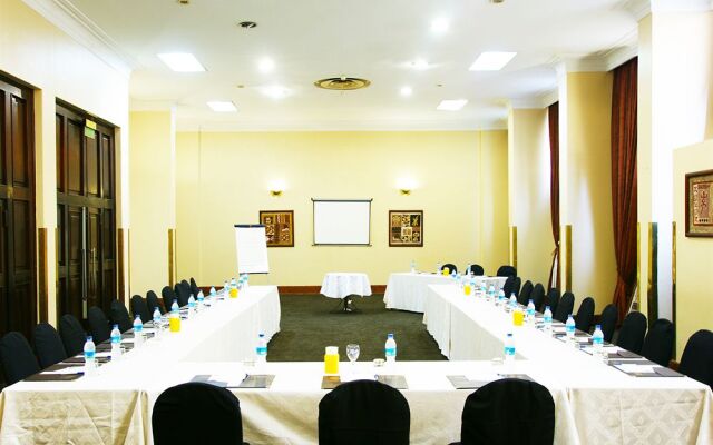 New Ambassador Hotel