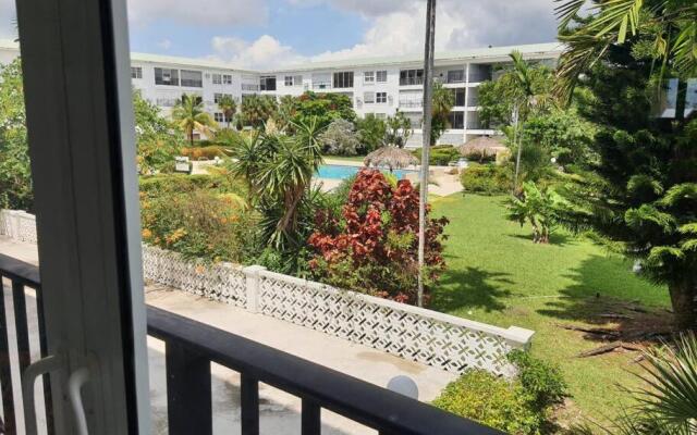 Contemporary 2-bed 2-bath condo