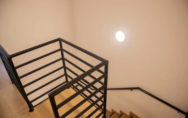 w Striking 1BR Duplex in Miraflores