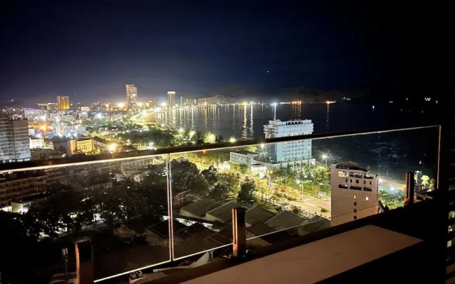 Stunning Ocean View Apartment in FLC Sea Tower