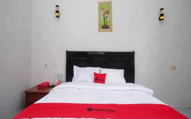 RedDoorz @ Jalan Dieng 3