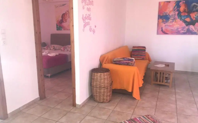 Vrisi Apartments & Villa