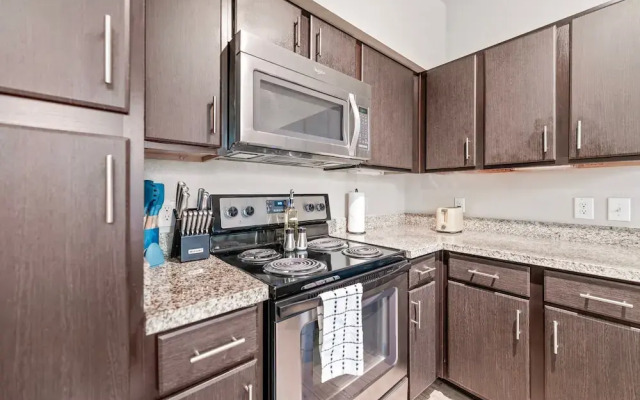 Comfy Soco 1BR King Suite w Gympickleballlaundry